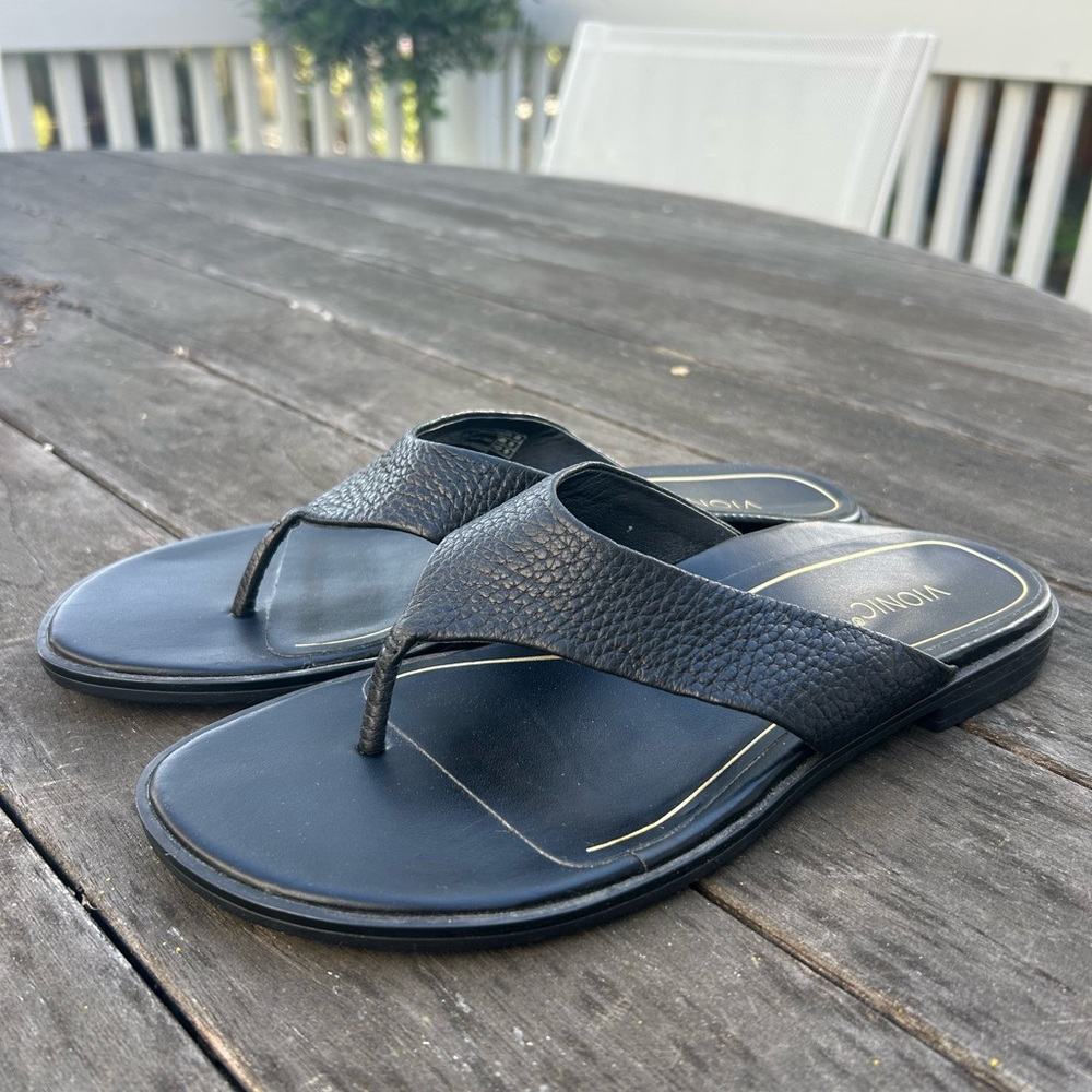 Vionic Agave Women’s Black Textured Leather Thong Sandals